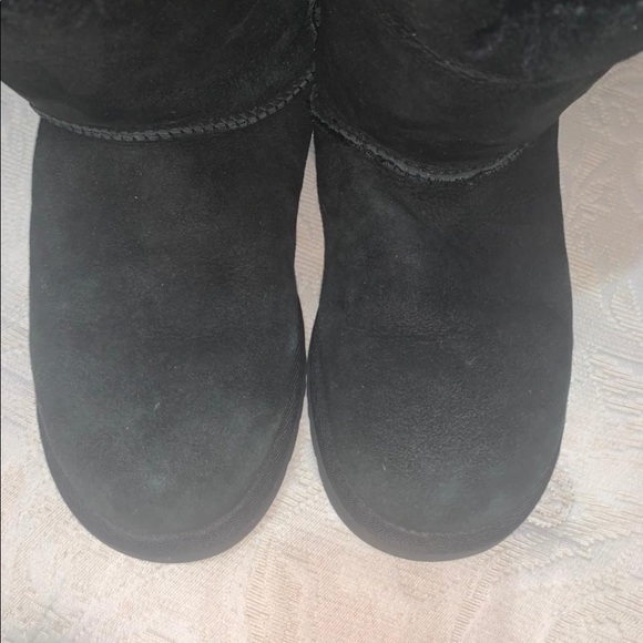 UGG Bailey Button II Sheepskin - Picture 3 of 5
